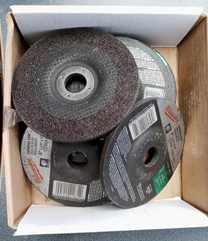 Milwaukee Type 27 Cut-Off Grinding Disc – 5 In X 1/4 In X 7/8 In, 10-Pack (49-94-5730) 1