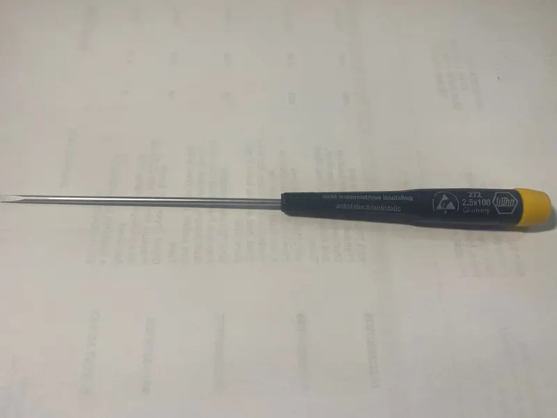 Wiha Precision Slotted Screwdriver – Esd-Safe, 2.5 × 100 Mm, Dissipative Handle 1